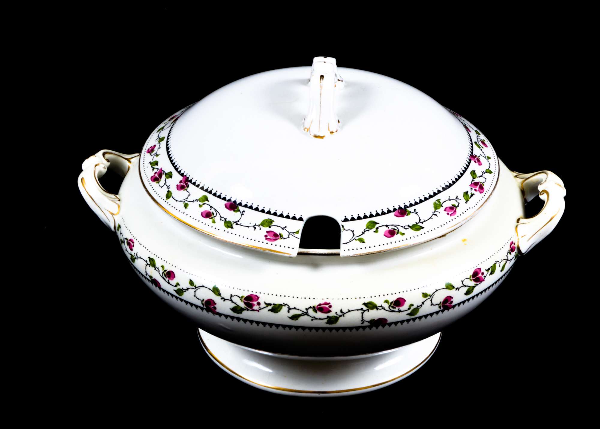 Wedgwood of Etruria Soup Tureen and Patrician Ivory Set