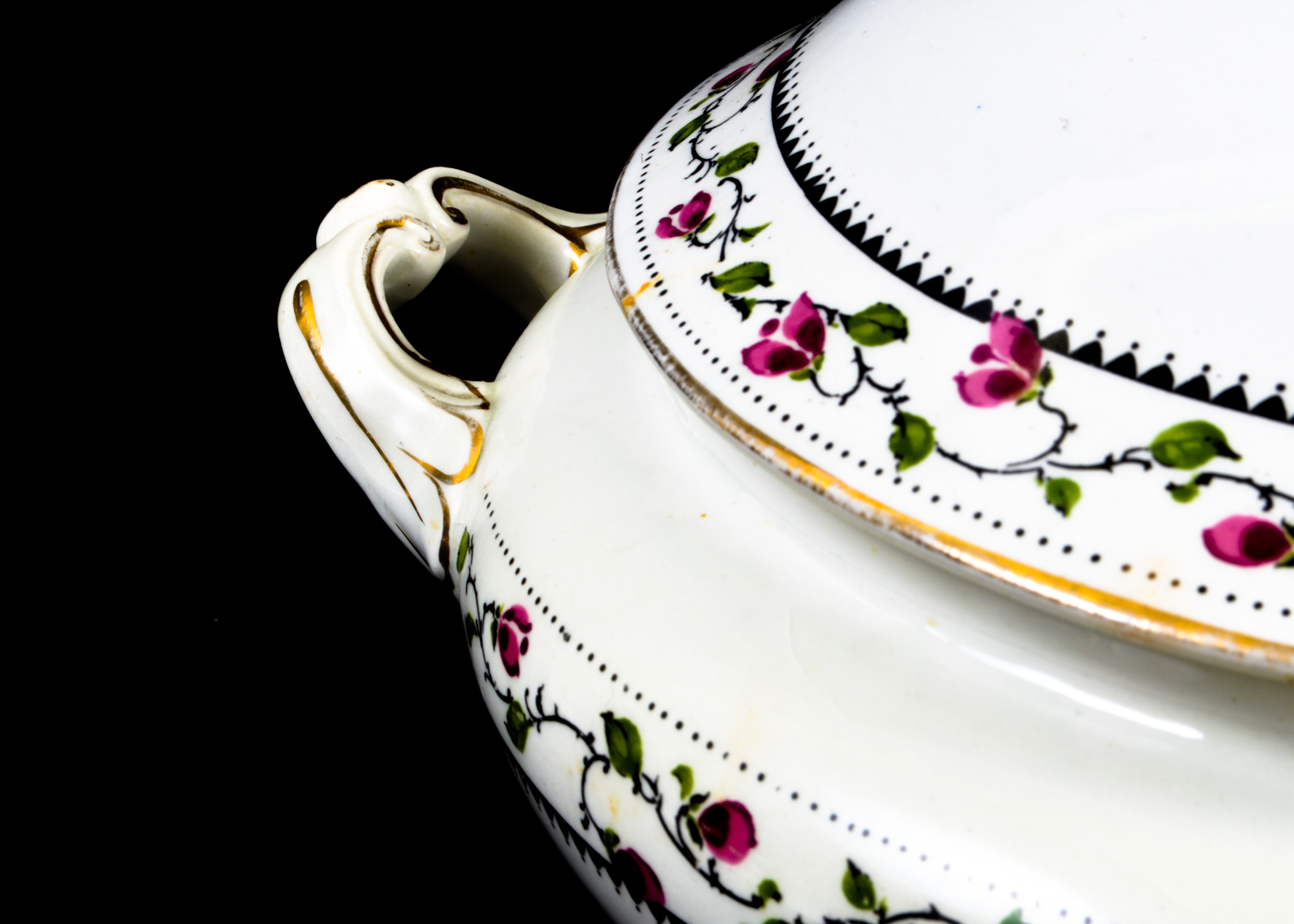 Wedgwood of Etruria Soup Tureen and Patrician Ivory Set