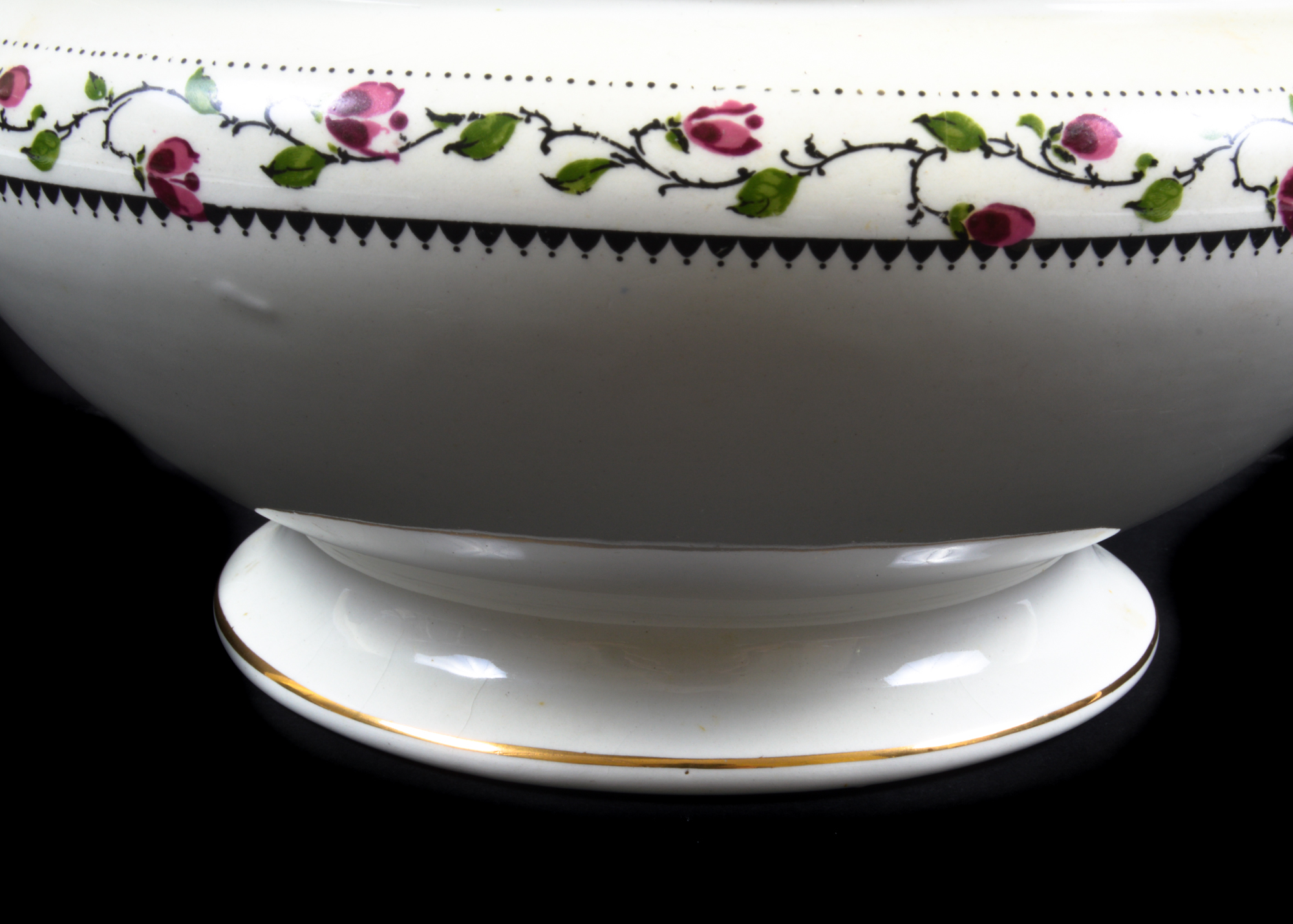 Wedgwood of Etruria Soup Tureen and Patrician Ivory Set