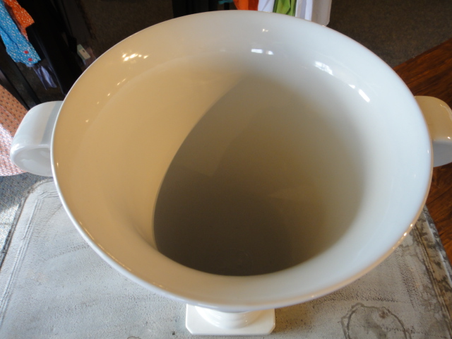 Tozai Classical White Ceramic Urn Vase