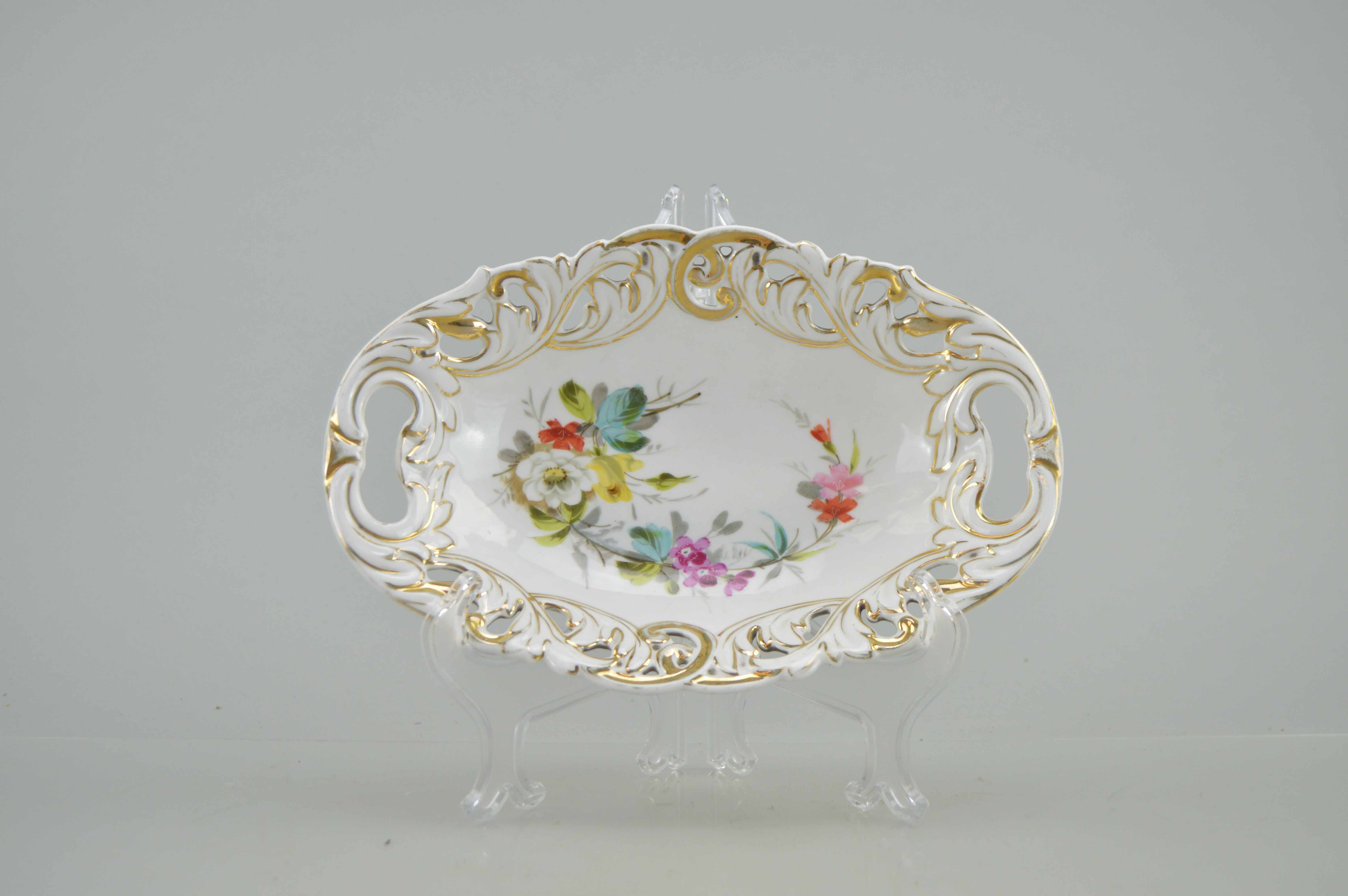Gold-Rimmed China Collection