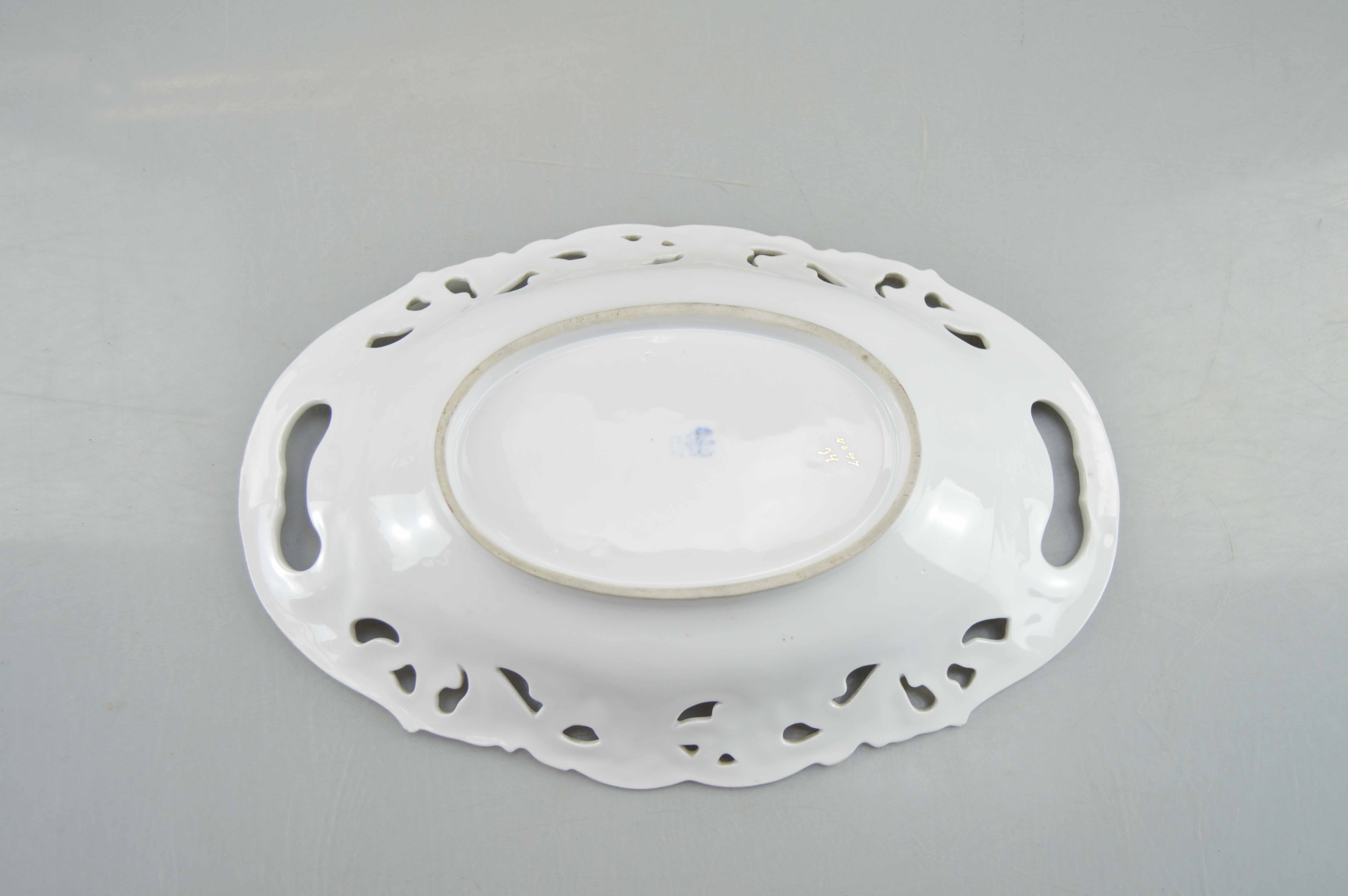 Gold-Rimmed China Collection