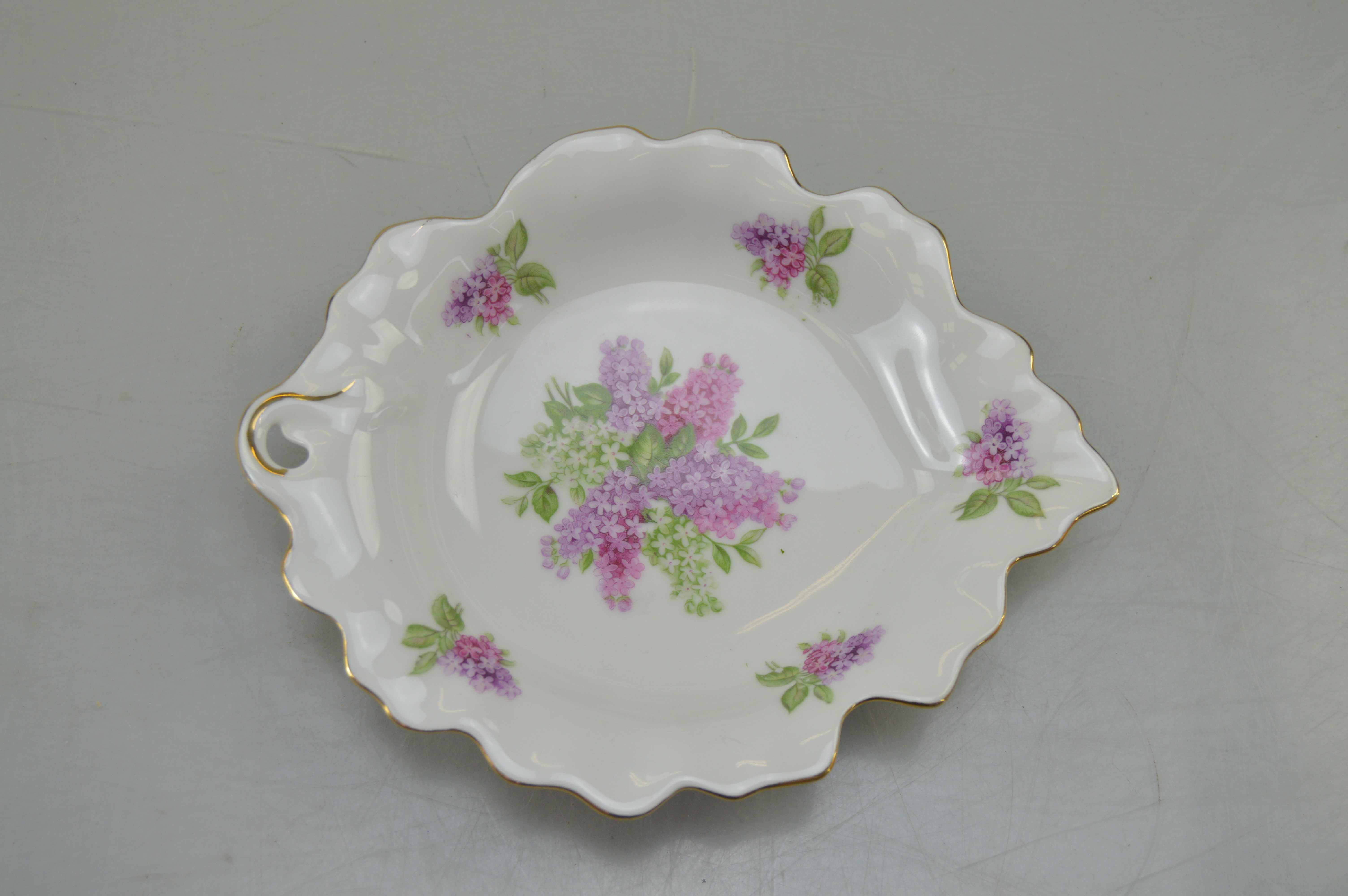 Gold-Rimmed China Collection