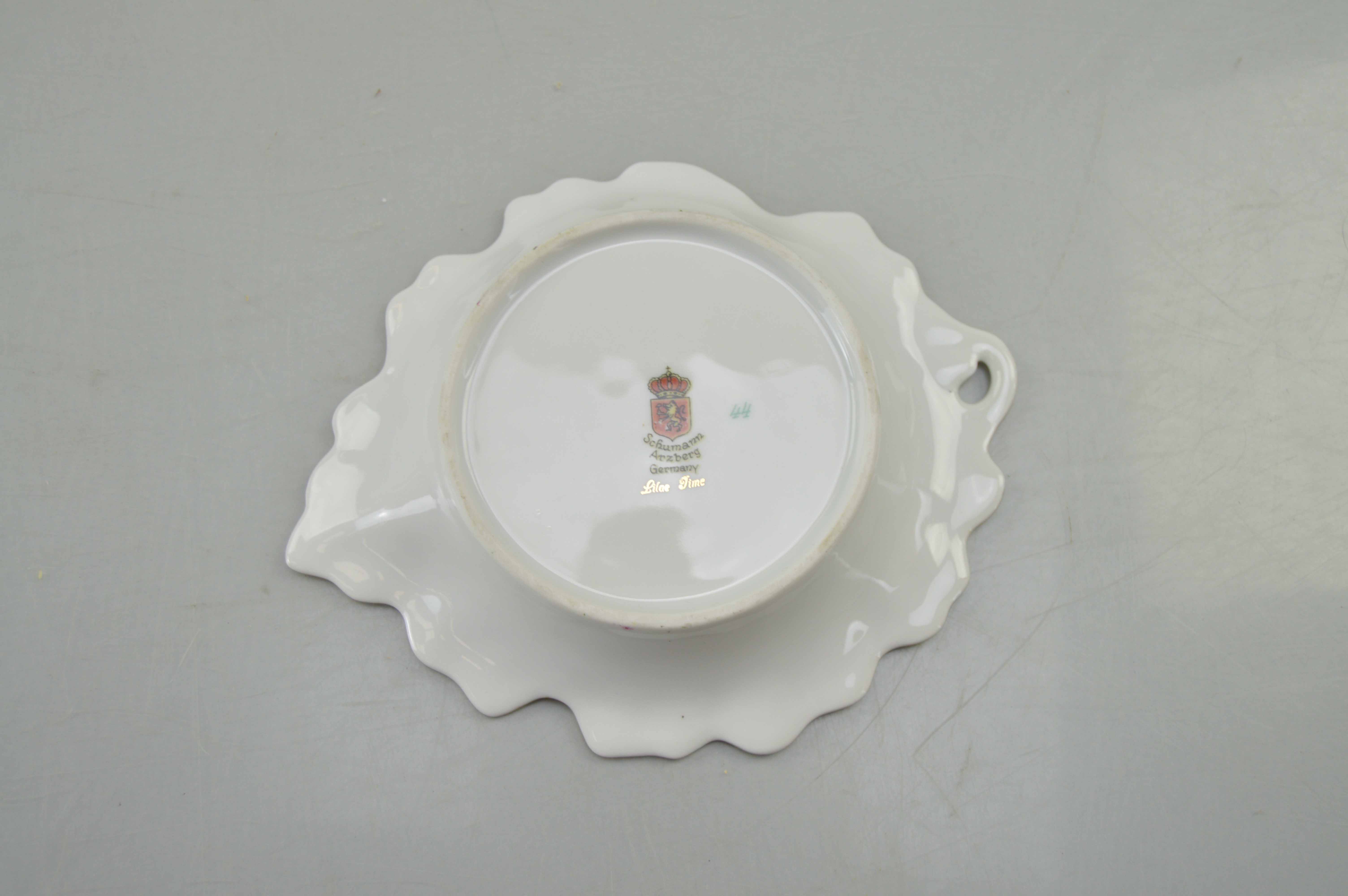 Gold-Rimmed China Collection