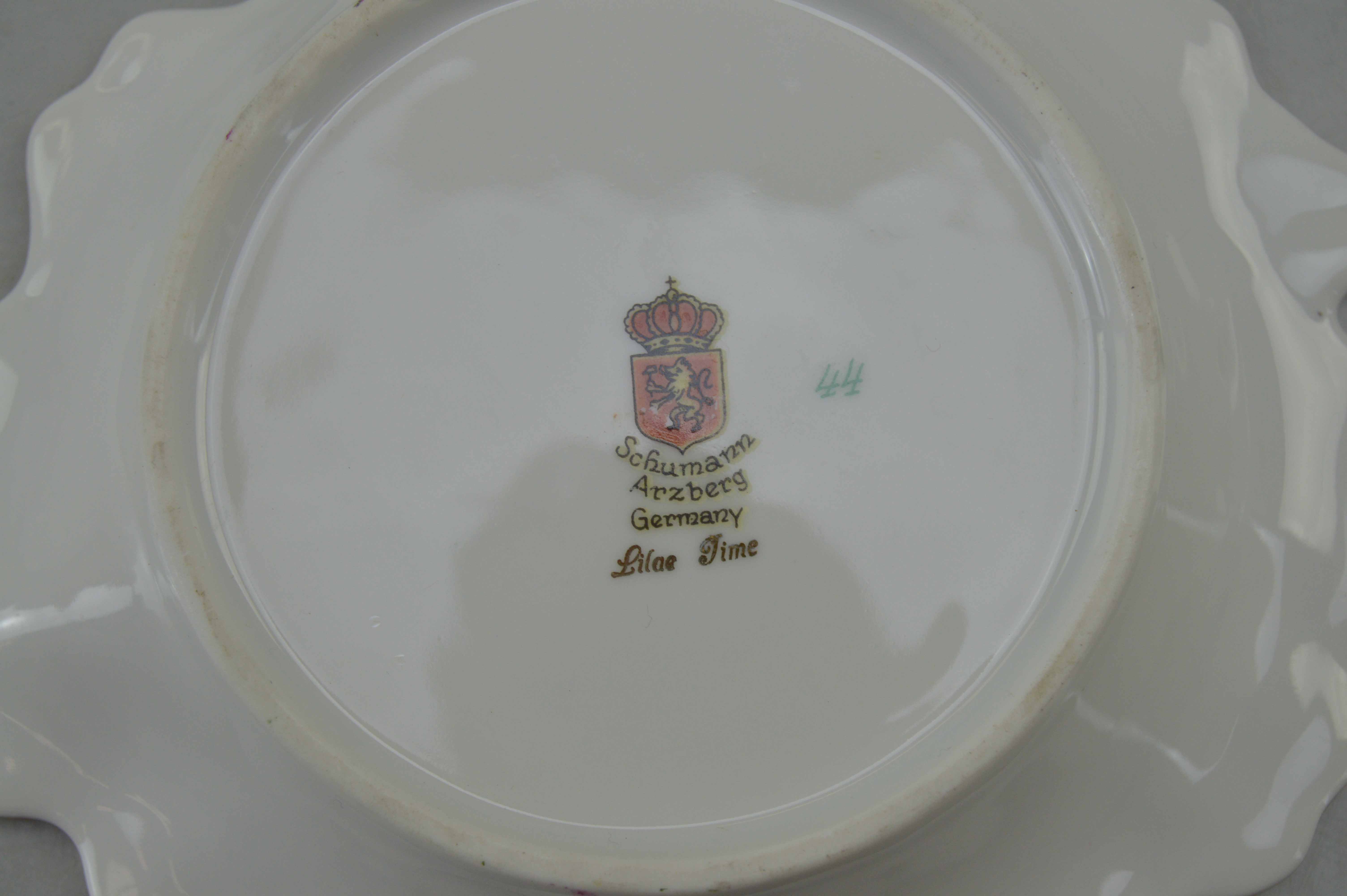 Gold-Rimmed China Collection