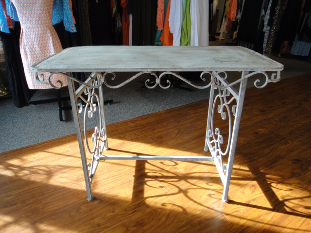 Antique Look Metal Decorative Table
