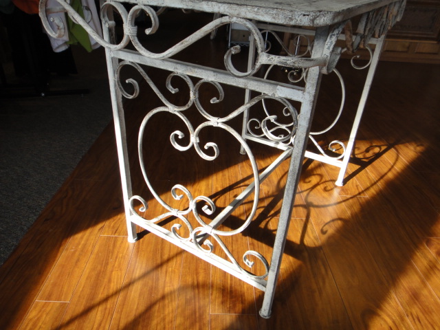 Antique Look Metal Decorative Table