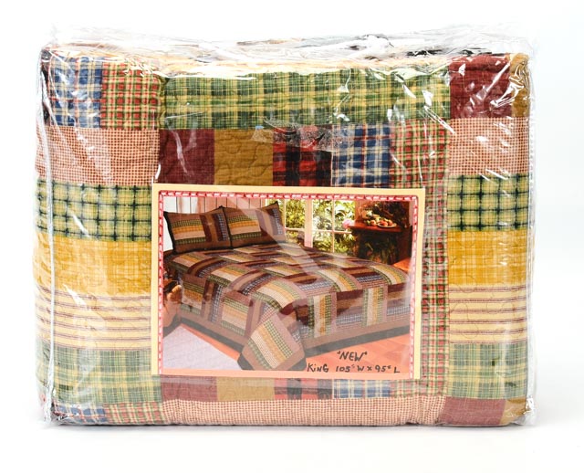 American Hometex "Six Bars" Quilt and Sham Set