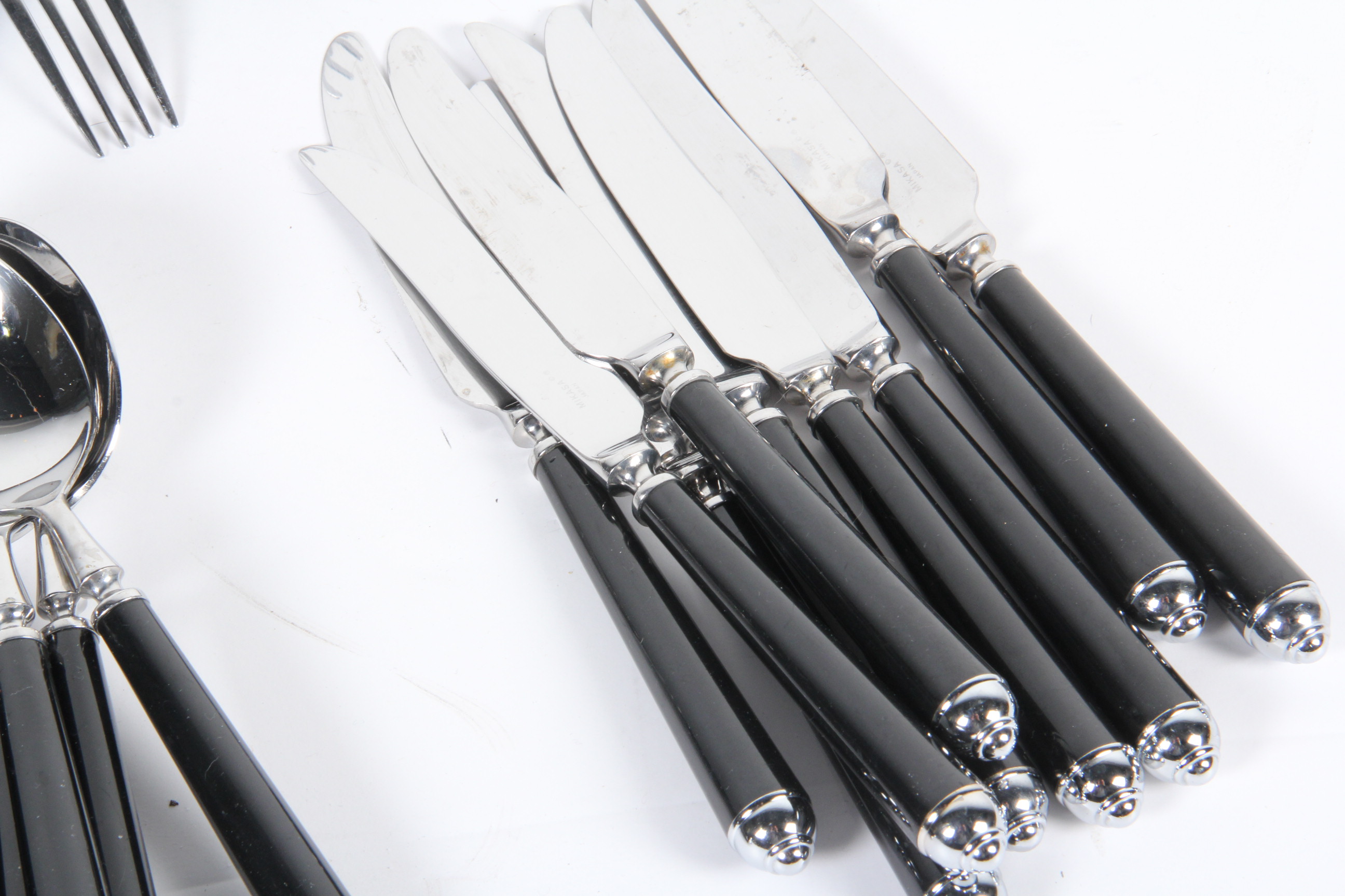 Mikasa Rondo Onyx Stainless Flatware Set