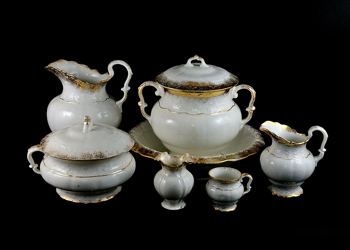 K.T. & Co. Semi-Vitreous Chamber Set