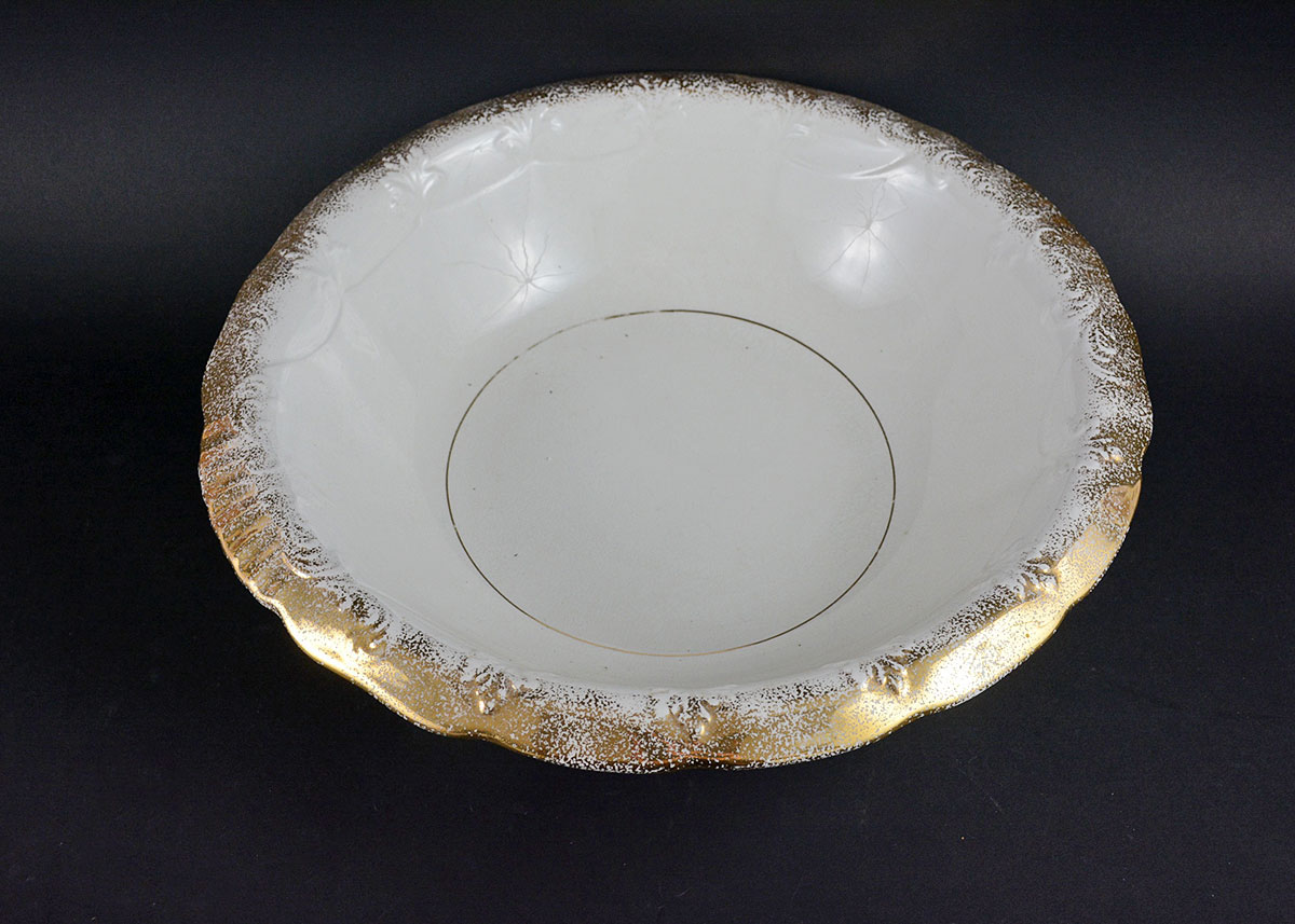 K.T. & Co. Semi-Vitreous Chamber Set