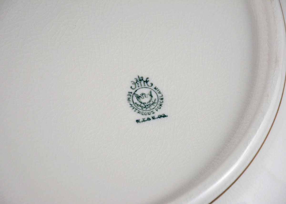 K.T. & Co. Semi-Vitreous Chamber Set