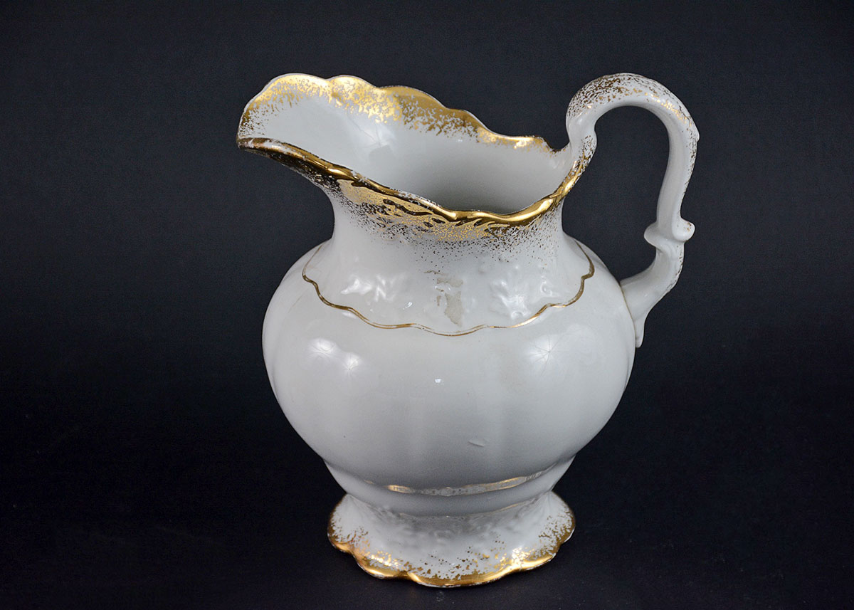 K.T. & Co. Semi-Vitreous Chamber Set