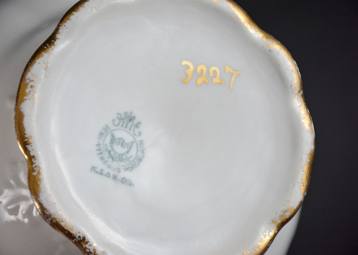 K.T. & Co. Semi-Vitreous Chamber Set