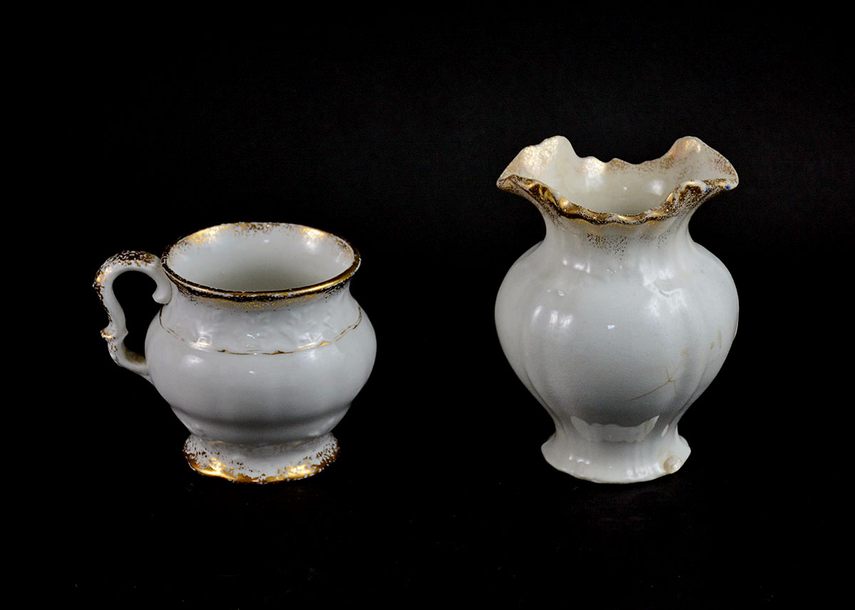 K.T. & Co. Semi-Vitreous Chamber Set