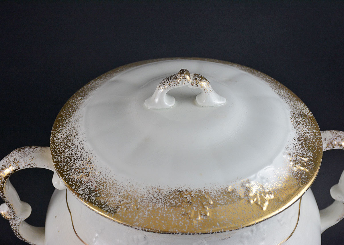 K.T. & Co. Semi-Vitreous Chamber Set