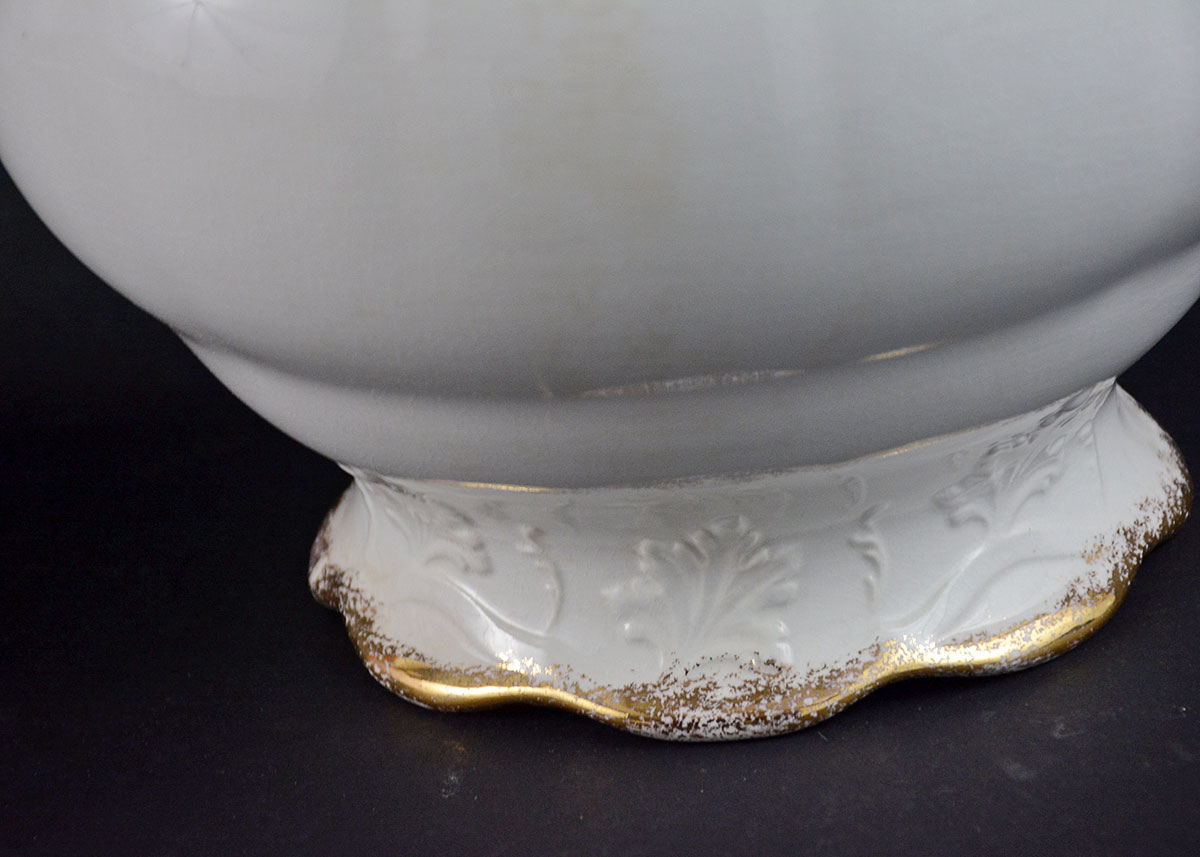 K.T. & Co. Semi-Vitreous Chamber Set