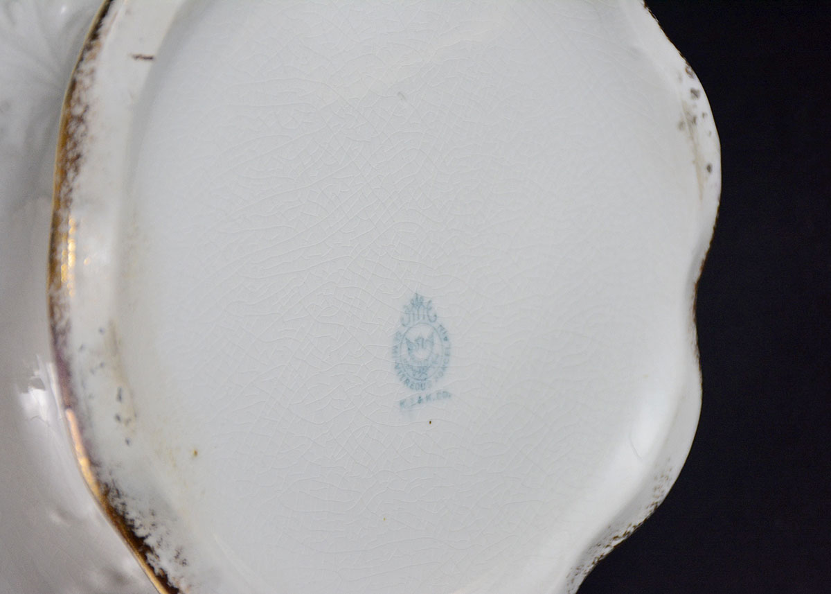 K.T. & Co. Semi-Vitreous Chamber Set