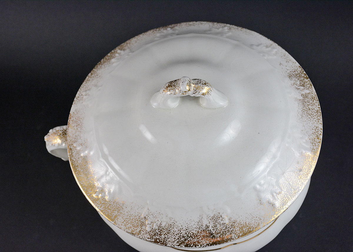 K.T. & Co. Semi-Vitreous Chamber Set