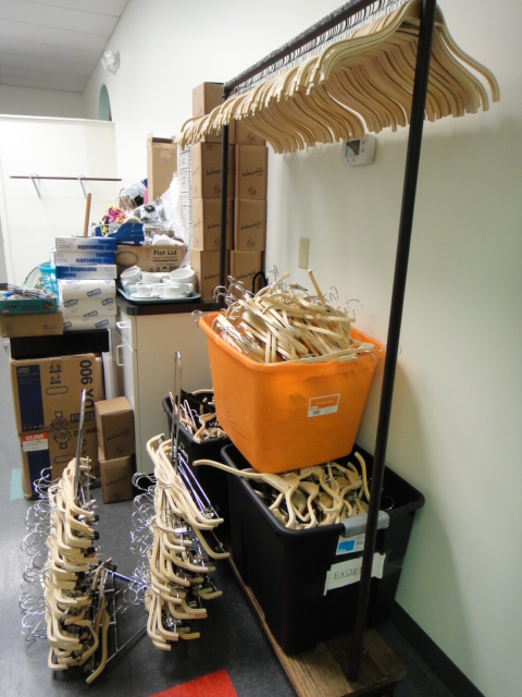 Rolling Cloths Rack Plus Wooden Hangers