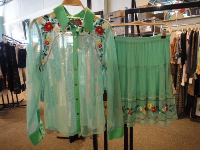 New Double D Ranchwear Carleen Embroidered Outfit Size M