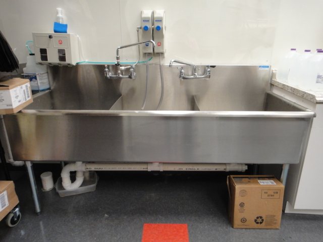 Stainless Steel Sink with Three Tubs and Two Faucets