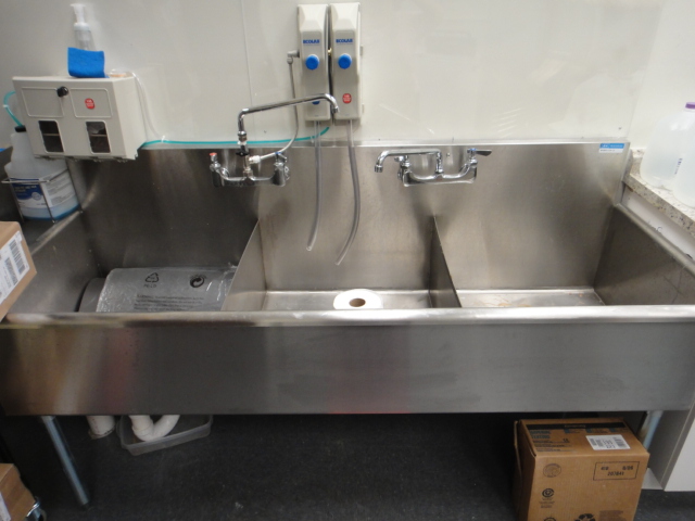 Stainless Steel Sink with Three Tubs and Two Faucets