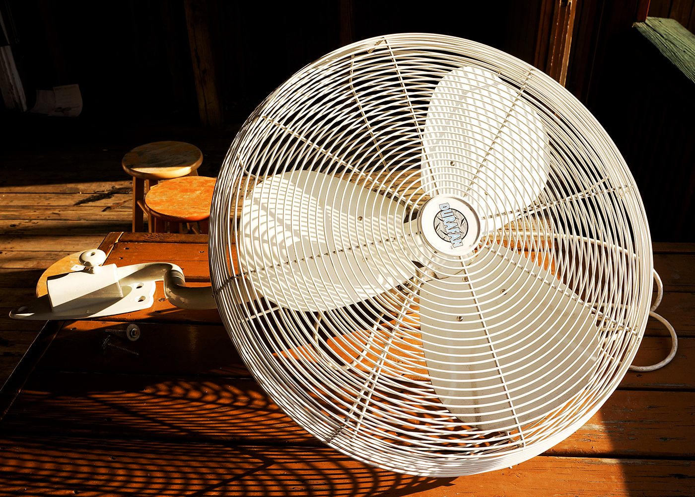 Indoor/Outdoor 24" Wall Mounted DuraFan