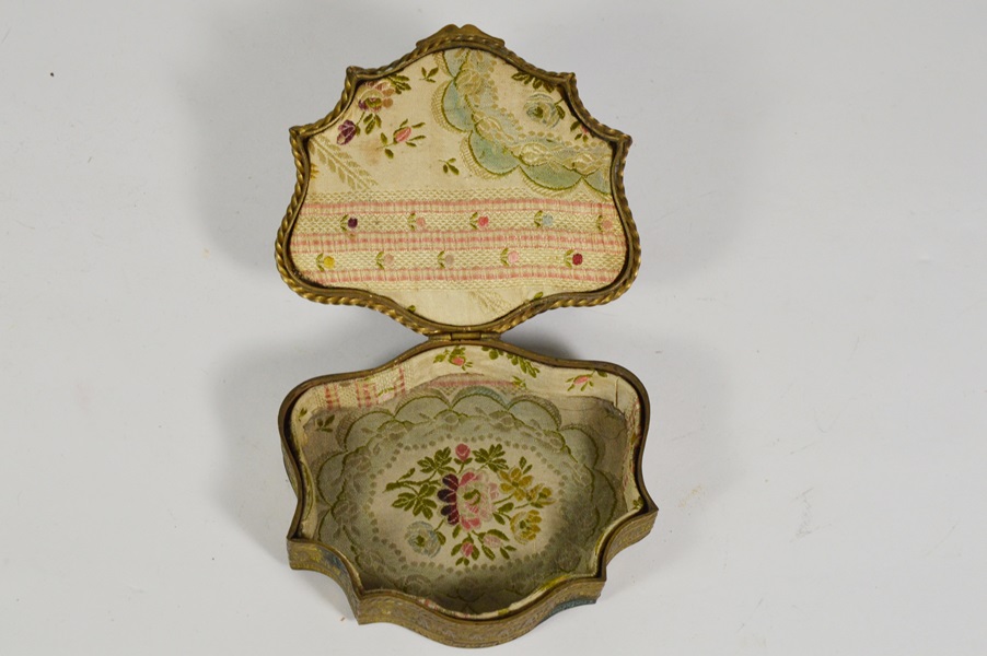 Assortment of Early American Themed Items