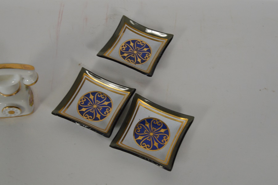 Assortment of Early American Themed Items