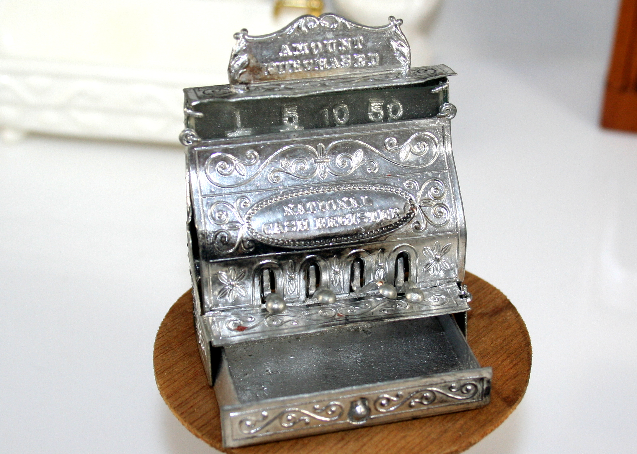 Assorted Antique and Vintage Dollhouse Miniatures