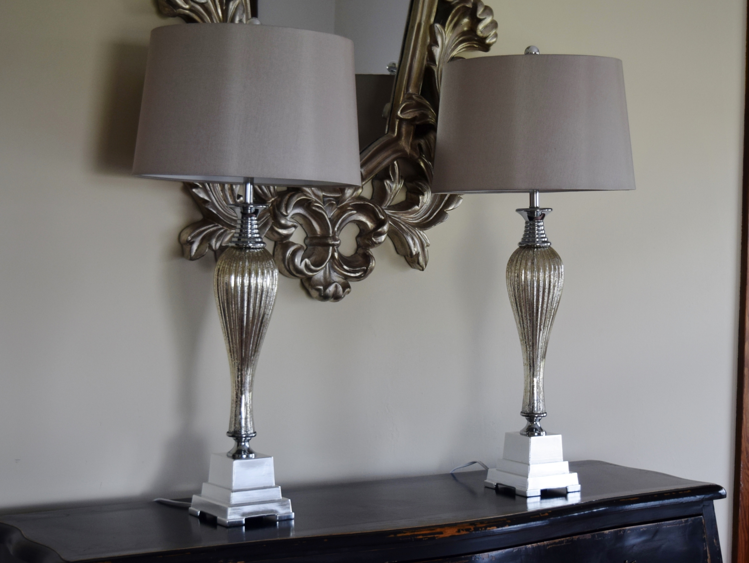 Pair of Chic Contemporary Lamps