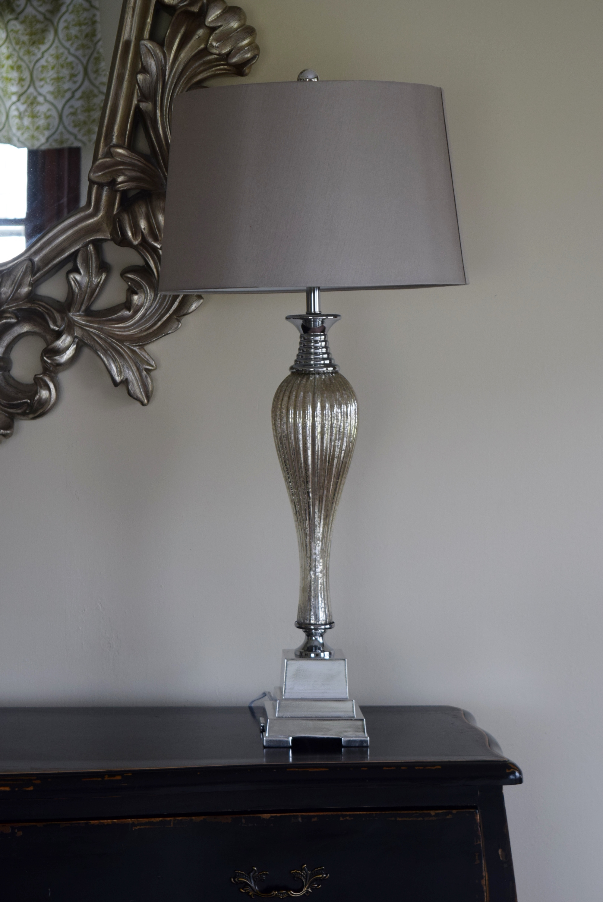 Pair of Chic Contemporary Lamps