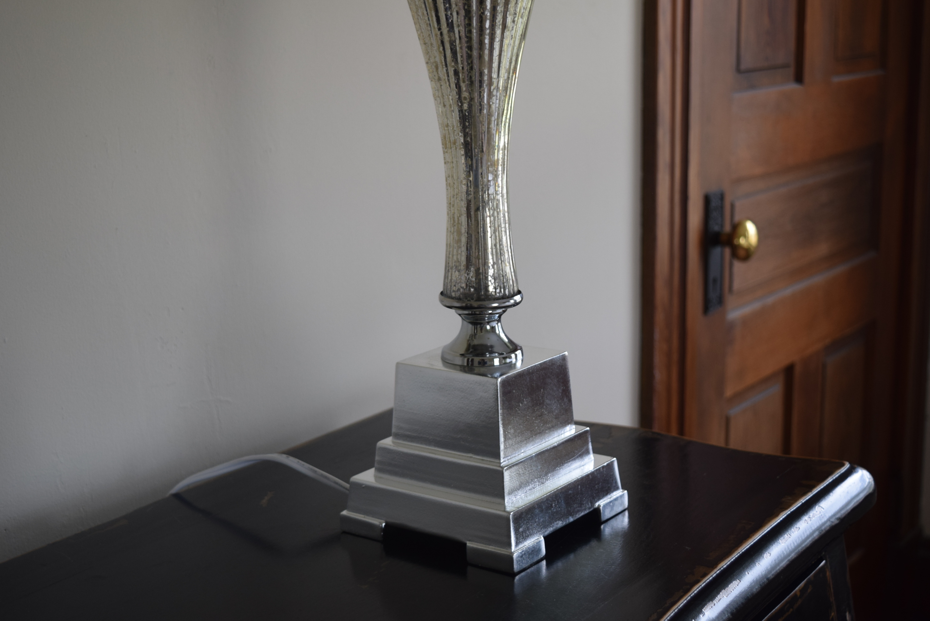 Pair of Chic Contemporary Lamps