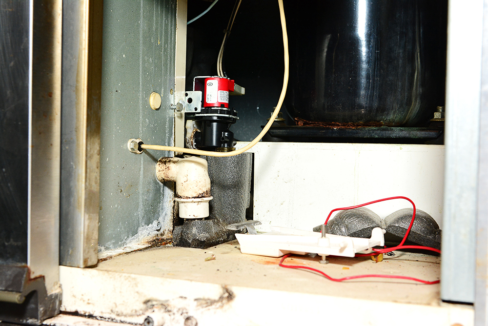 Manitowoc Commercial Ice Make and Follett Storage Bin