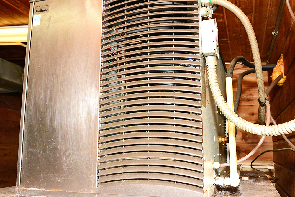 Manitowoc Commercial Ice Make and Follett Storage Bin