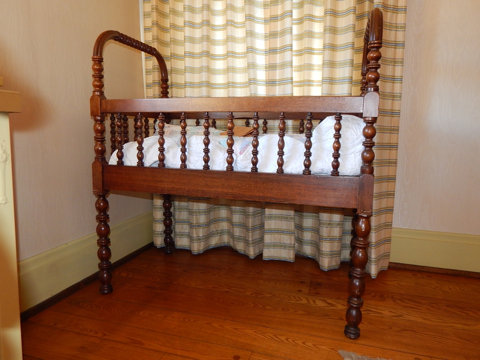 Vintage Jenny Lind Doll Bed