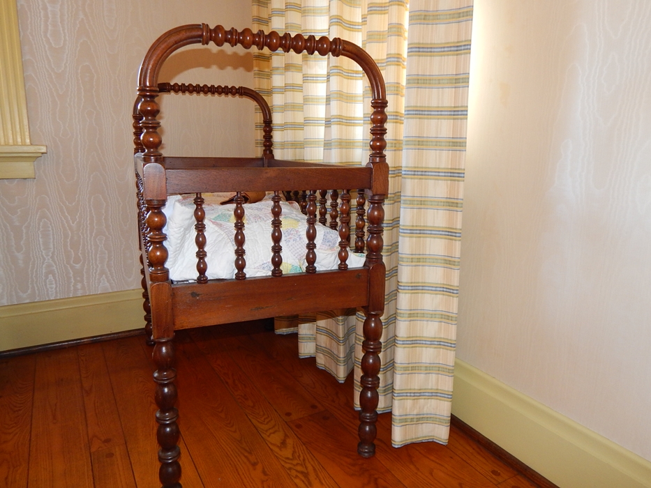 Vintage Jenny Lind Doll Bed