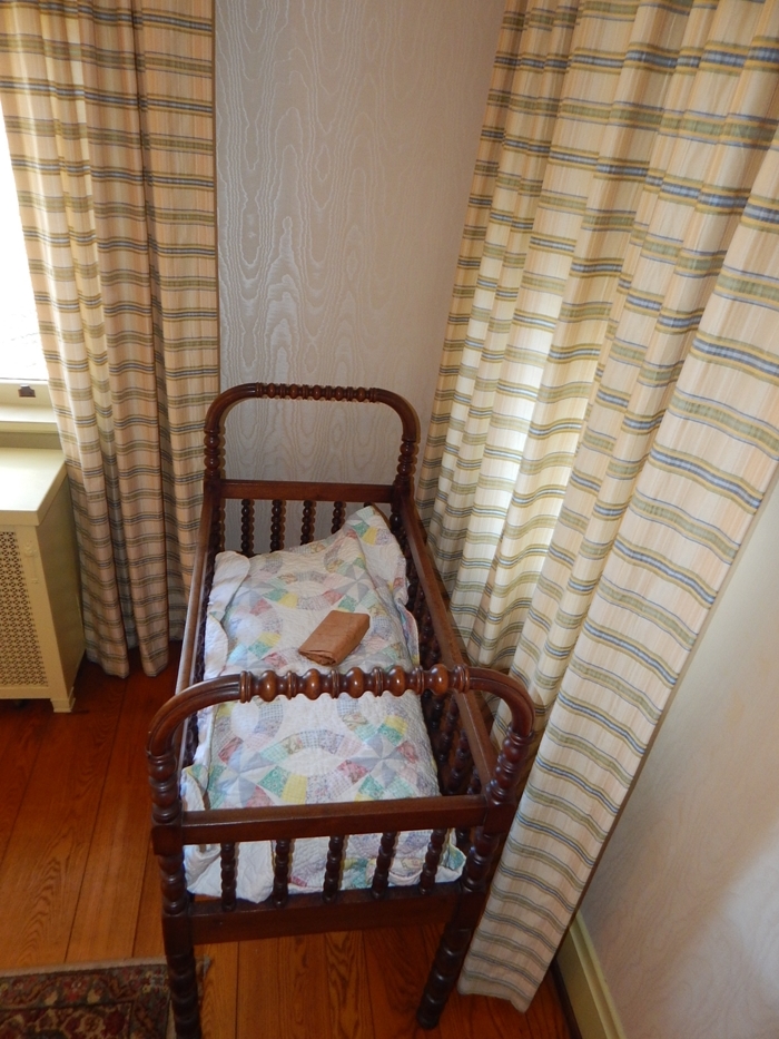 Vintage Jenny Lind Doll Bed