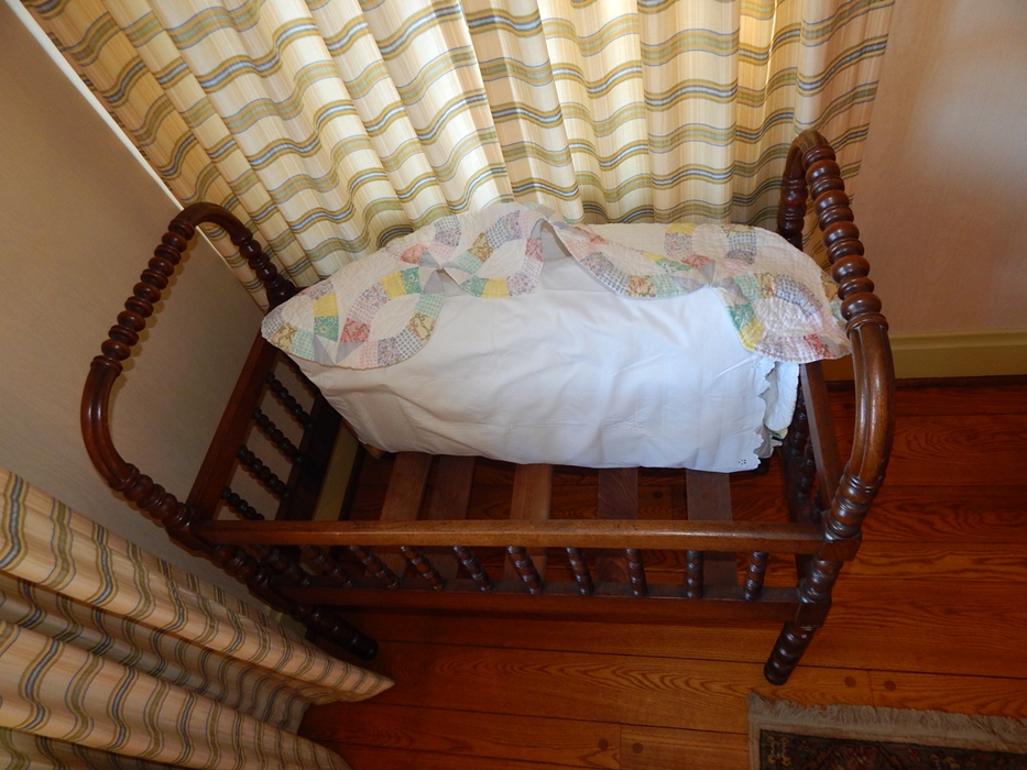 Vintage Jenny Lind Doll Bed