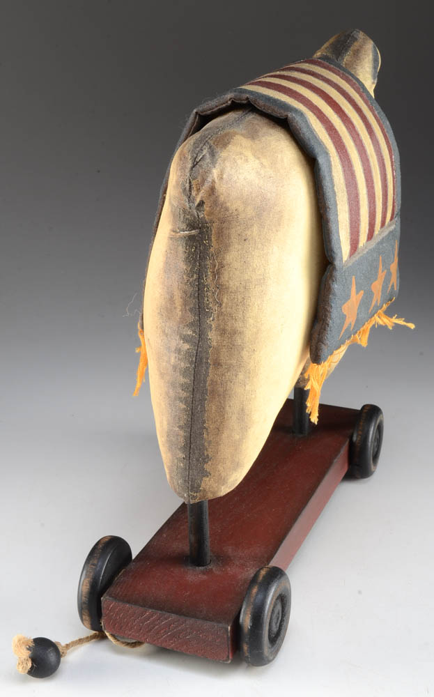 Small Assortment of Folk Art Décor