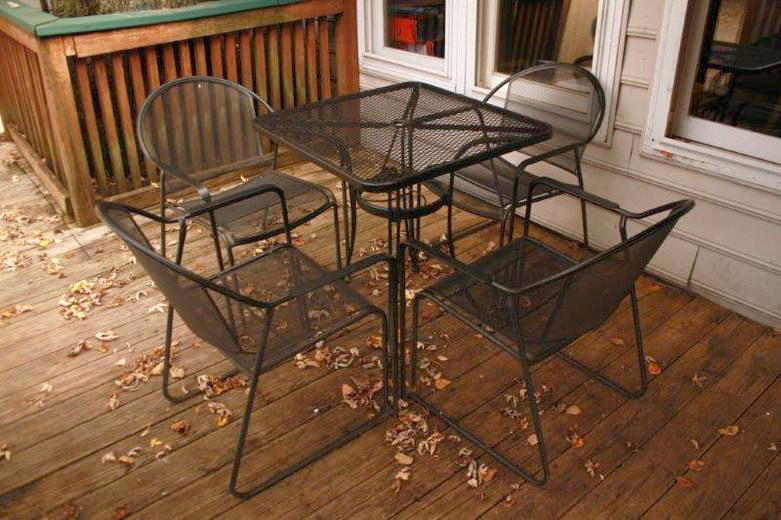 Metal Mesh Patio Table and Four Chairs