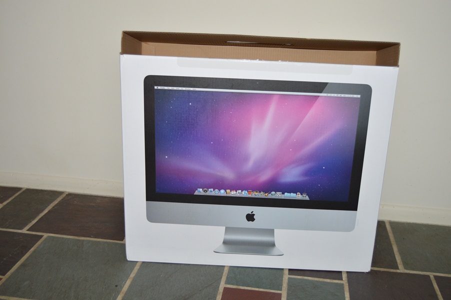 Apple iMac 21.5 inch LED 16:9 Computer With Keyboard and Mouse