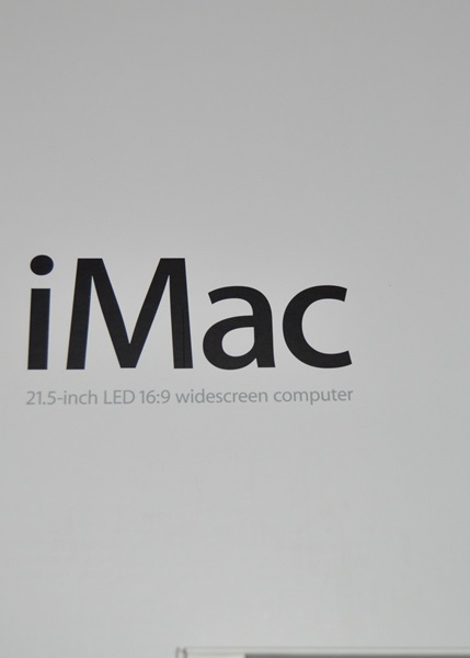 Apple iMac 21.5 inch LED 16:9 Computer With Keyboard and Mouse