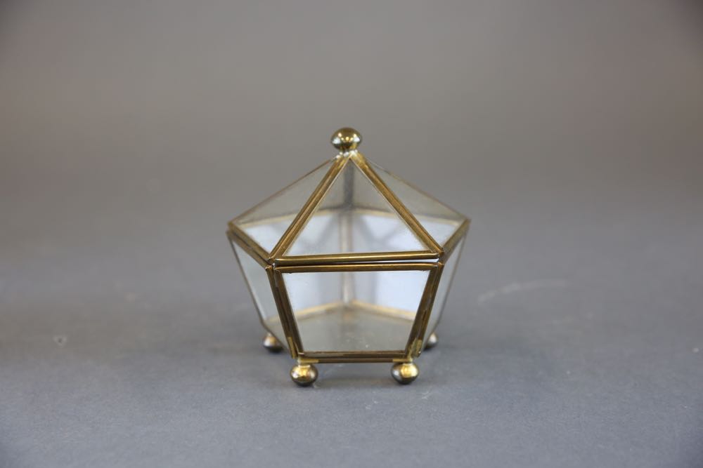 Assorted Small Decorative Items