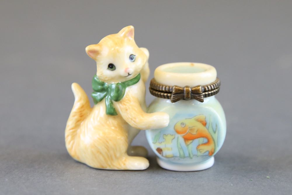 Assorted Small Decorative Items