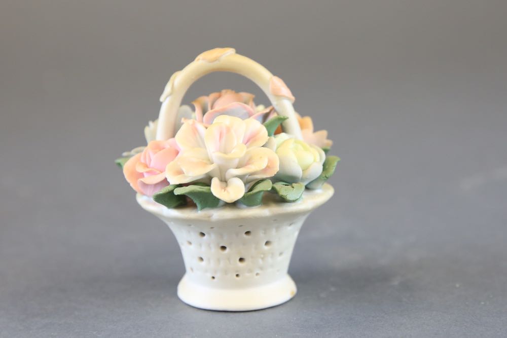 Assorted Small Decorative Items