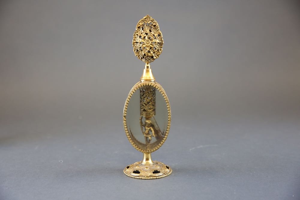 Assorted Small Decorative Items