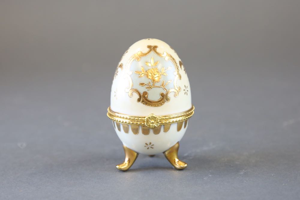 Assorted Small Decorative Items