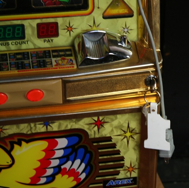 Aruze Slot Machine With Small Coin Bank